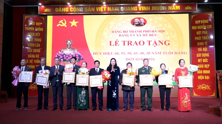 Đảng ủy xã Mỹ Đức trao Huy hiệu Đảng đợt 3/2 và triển khai nhiệm vụ trọng tâm dịp Tết nguyên đán Bính Ngọ 2026- Ảnh 3.