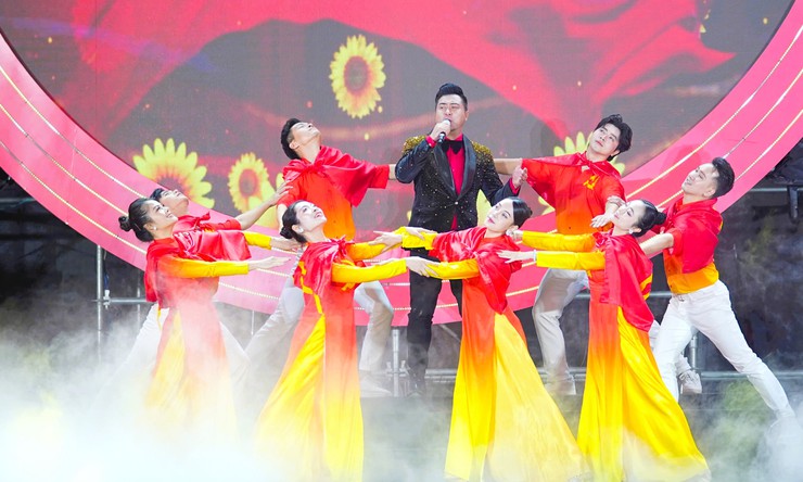 Phường Tây Tựu tổ chức chương trình nghệ thuật đặc biệt "Vững bước mùa Xuân mới"- Ảnh 2.