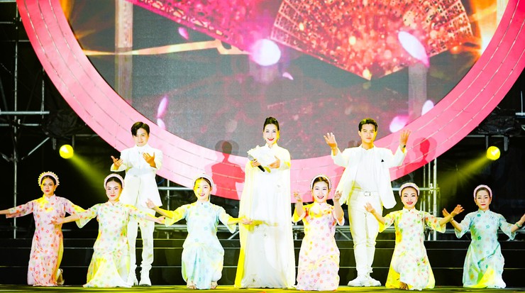 Phường Tây Tựu tổ chức chương trình nghệ thuật đặc biệt "Vững bước mùa Xuân mới"- Ảnh 3.