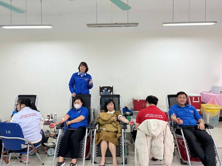 Tuổi trẻ phường Yên Hòa tổ chức các hoạt động hướng tới chào mừng Đại hội đại biểu toàn quốc lần thứ XIV của Đảng- Ảnh 1.