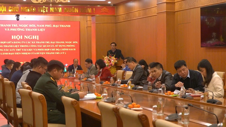 Hội nghị ký kết quy chế phối hợp trong công tác quản lý, sử dụng phòng truyền thống, công tác lưu trữ tài liệu và phối hợp chế độ, chính sách với cán bộ, lãnh đạo tiền nhiệm của huyện Thanh Trì (cũ)- Ảnh 2.