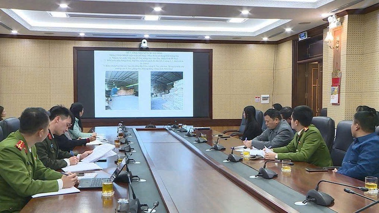 UBND xã làm việc với các hộ vi phạm đất đai tại khu vực Phúc Hòa (cũ)- Ảnh 7.