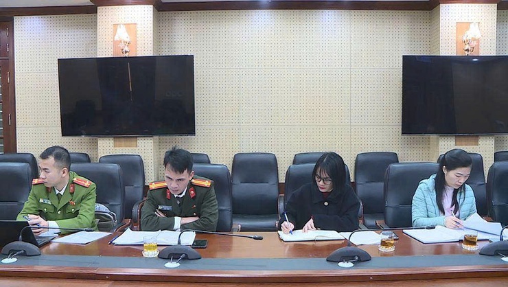 UBND xã làm việc với các hộ vi phạm đất đai tại khu vực Phúc Hòa (cũ)- Ảnh 6.