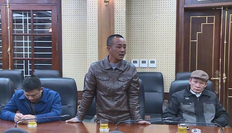 UBND xã làm việc với các hộ vi phạm đất đai tại khu vực Phúc Hòa (cũ)- Ảnh 5.