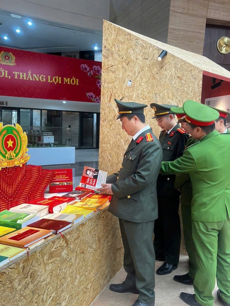 Công an xã Thanh Trì tổ chức sinh hoạt chính trị- Ảnh 2.