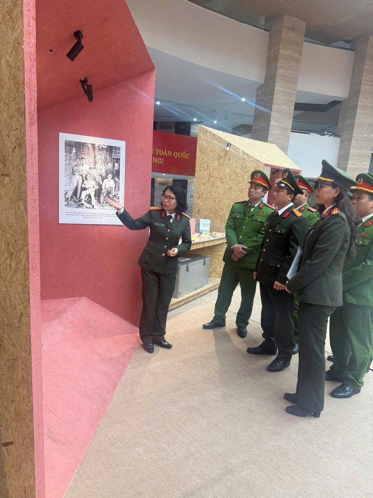 Công an xã Thanh Trì tổ chức sinh hoạt chính trị- Ảnh 3.