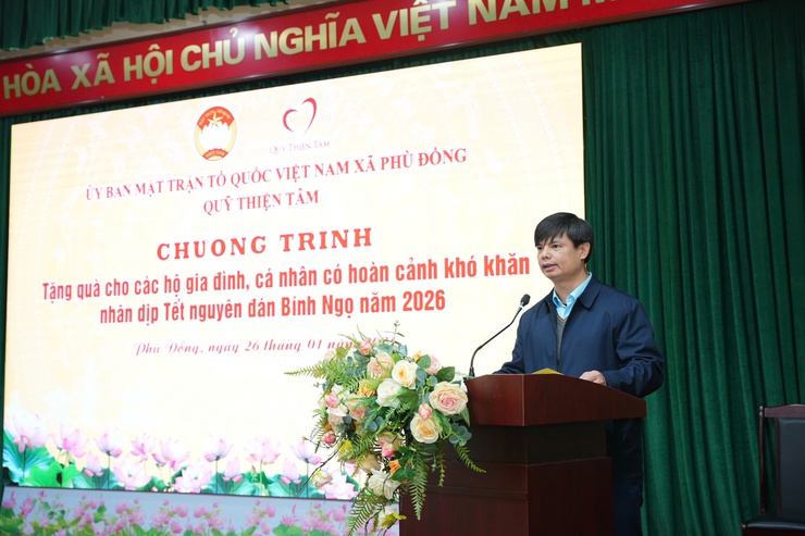 Uỷ ban MTTQ xã Phù Đổng phối hợp với Quỹ Thiện Tâm trao tặng quà cho các hộ gia đình có hoàn cảnh khó khăn- Ảnh 5.