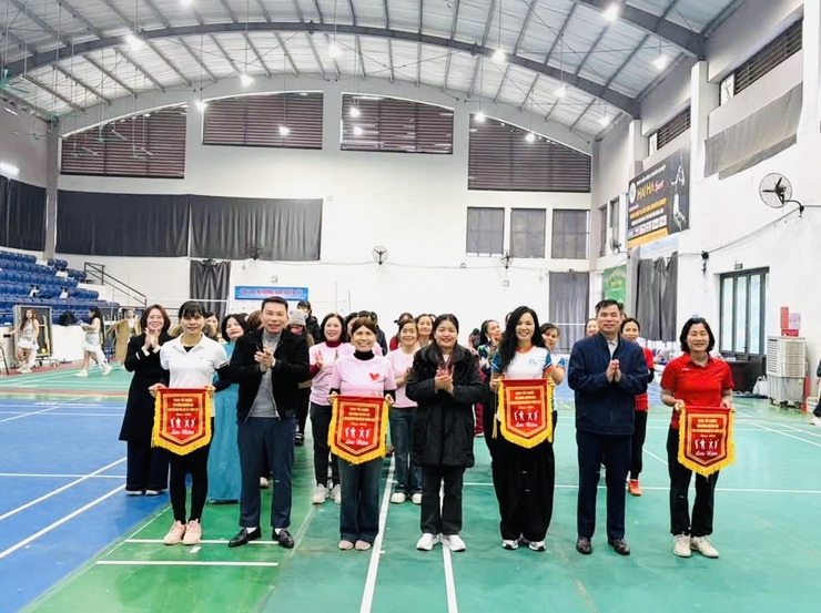Hội Liên hiệp Phụ nữ xã Thiên Lộc tổ chức Giao lưu Bóng chuyển hơi- Ảnh 1.