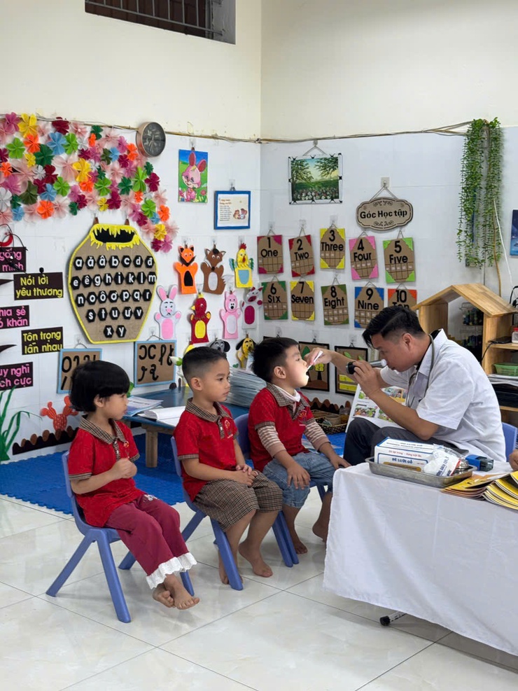 Đẩy mạnh thực hiện công tác trẻ em năm 2026, chung tay xây dựng môi trường sống an toàn, lành mạnh cho trẻ em- Ảnh 1.