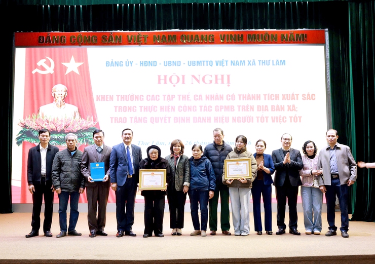 ĐU- HĐND-UBND-UBMTTQ Việt Nam xã Thư Lâm khen thưởng các tập thể, cá nhân có thành tích xuất sắc trong thực hiện công tác GPMB trên địa bàn xã, trao tặng quyết định danh hiệu NTVT- Ảnh 7.