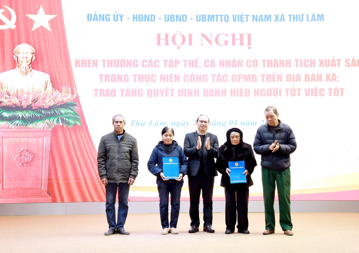 ĐU- HĐND-UBND-UBMTTQ Việt Nam xã Thư Lâm khen thưởng các tập thể, cá nhân có thành tích xuất sắc trong thực hiện công tác GPMB trên địa bàn xã, trao tặng quyết định danh hiệu NTVT- Ảnh 4.