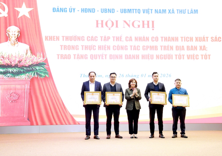 ĐU- HĐND-UBND-UBMTTQ Việt Nam xã Thư Lâm khen thưởng các tập thể, cá nhân có thành tích xuất sắc trong thực hiện công tác GPMB trên địa bàn xã, trao tặng quyết định danh hiệu NTVT- Ảnh 3.