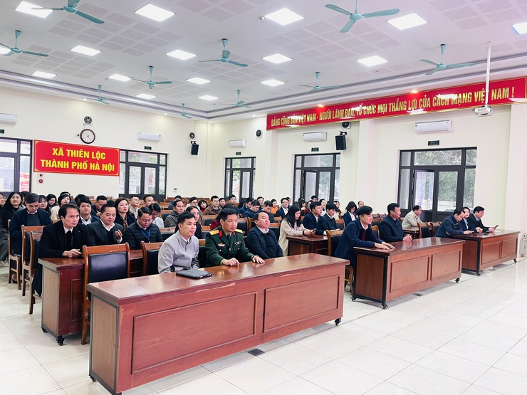 Đảng bộ xã Thiên Lộc tổ chức hội nghị công bố và trao Nghị quyết, Quyết định của Ban thường vụ Đảng ủy về công tác cán bộ- Ảnh 3.