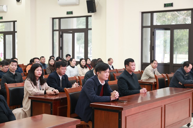 Đảng bộ xã Thiên Lộc tổ chức hội nghị công bố và trao Nghị quyết, Quyết định của Ban thường vụ Đảng ủy về công tác cán bộ- Ảnh 2.