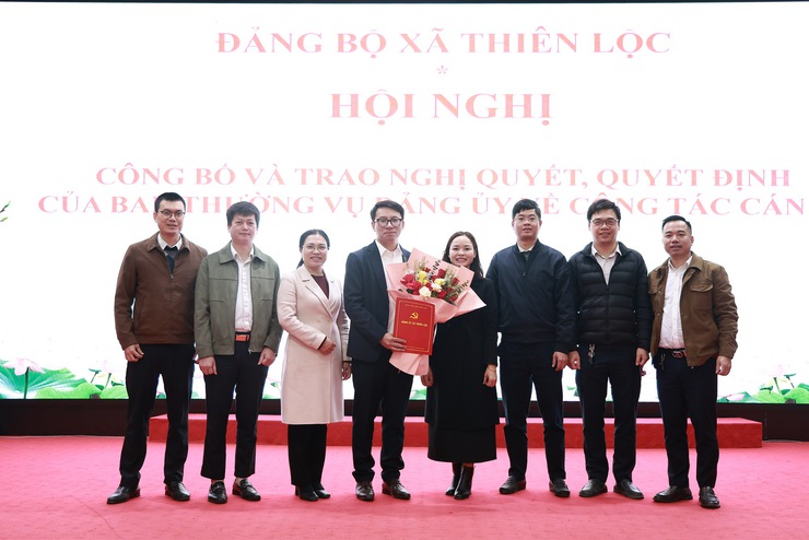 Đảng bộ xã Thiên Lộc tổ chức hội nghị công bố và trao Nghị quyết, Quyết định của Ban thường vụ Đảng ủy về công tác cán bộ- Ảnh 8.