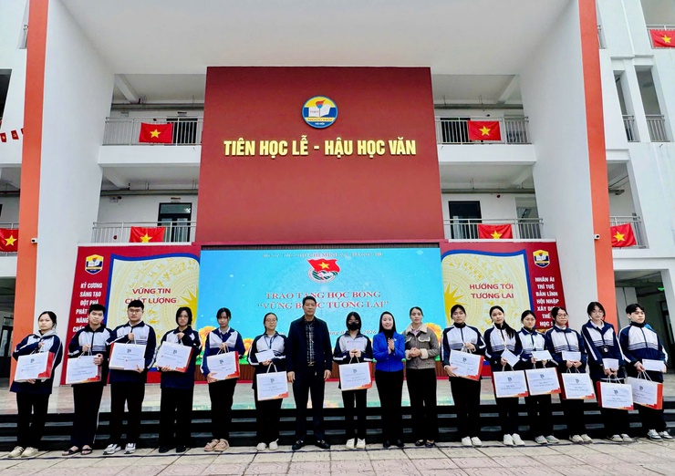 ĐOÀN XÃ THANH TRÌ TỔ CHỨC CHƯƠNG TRÌNH “NGÀY THANH NIÊN CÙNG HÀNH ĐỘNG CHÀO MỪNG THÀNH CÔNG ĐẠI HỘI ĐẢNG TOÀN QUỐC LẦN THỨ XIV”- Ảnh 7.