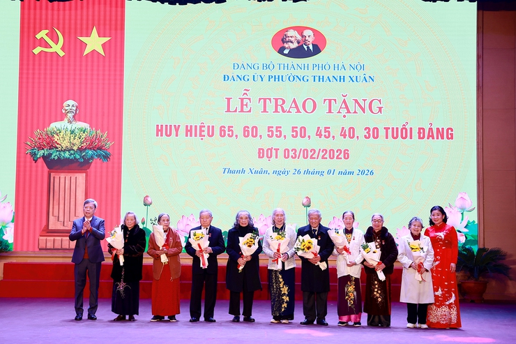 Phường Thanh Xuân tổ chức sinh hoạt chính trị: Khơi dậy khát vọng cống hiến, chào mừng thành công Đại hội đại biểu toàn quốc lần thứ XIV của Đảng- Ảnh 5.