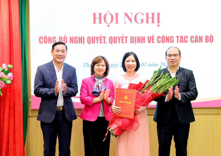 ĐẢNG ỦY XÃ THƯ LÂM CÔNG BỐ QUYẾT ĐỊNH VỀ CÔNG TÁC CÁN BỘ- Ảnh 4.