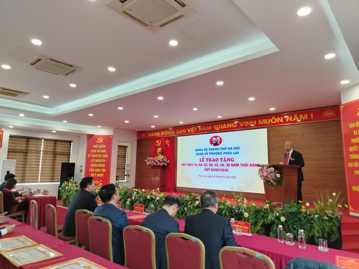 Đảng bộ phường Phúc Lợi trao tặng Huy hiệu Đảng đợt 03/02- Ảnh 8.