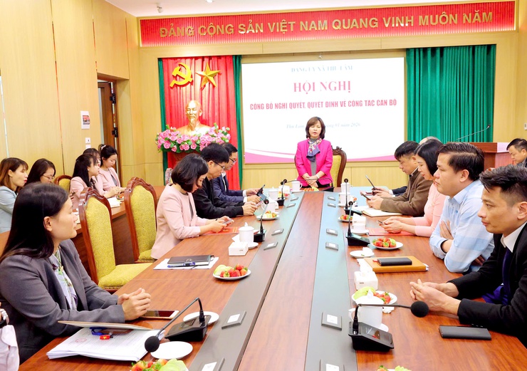 ĐẢNG ỦY XÃ THƯ LÂM CÔNG BỐ QUYẾT ĐỊNH VỀ CÔNG TÁC CÁN BỘ- Ảnh 9.