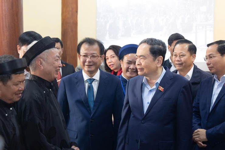 Chủ tịch Quốc hội Trần Thanh Mẫn dâng hương tri ân Trưởng Ban Thường trực Quốc hội Bùi Bằng Đoàn - Khắc ghi công lao bậc tiền nhân, hướng tới vận hội mới của đất nước- Ảnh 3.