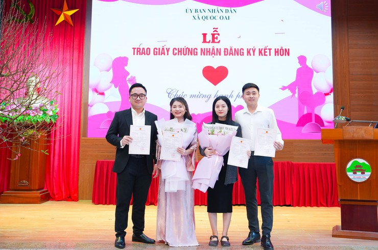 UBND xã Quốc Oai tổ chức Lễ trao Giấy chứng nhận kết hôn trang trọng, ý nghĩa- Ảnh 7.