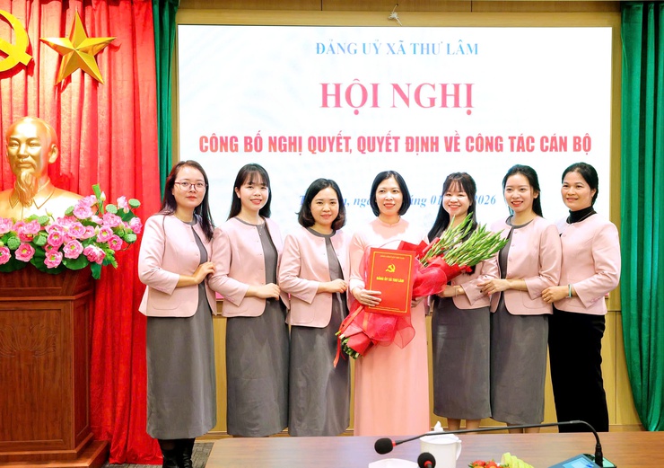 ĐẢNG ỦY XÃ THƯ LÂM CÔNG BỐ QUYẾT ĐỊNH VỀ CÔNG TÁC CÁN BỘ- Ảnh 8.