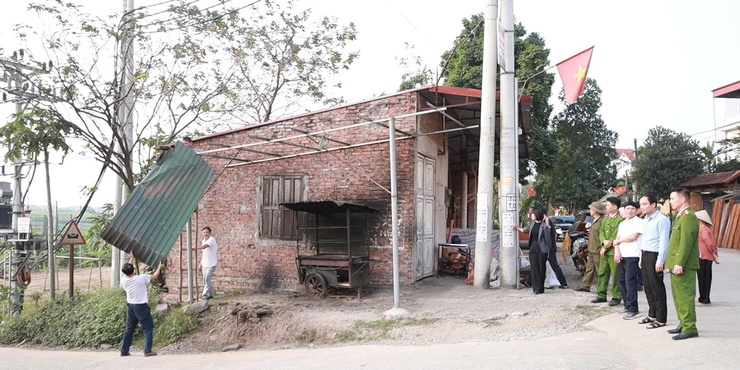 Tình đoàn kết trên tuyến đường liên xã Vĩnh Phú - Minh Châu- Ảnh 1.