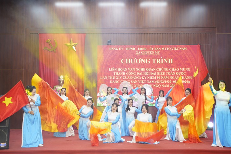 Tưng bừng Chương trình Văn nghệ chào mừng thành công Đại hội XIV của Đảng- Ảnh 5.