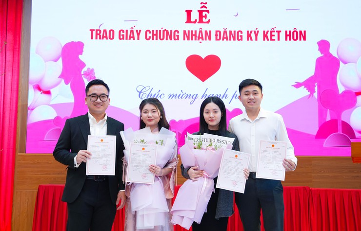 UBND xã Quốc Oai tổ chức Lễ trao Giấy chứng nhận kết hôn trang trọng, ý nghĩa- Ảnh 8.