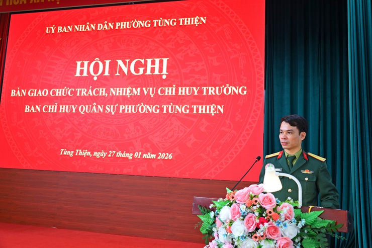 Hội nghị bàn giao chức trách, nhiệm vụ Chỉ huy trưởng Ban chỉ huy quân sự phường Tùng Thiện- Ảnh 3.