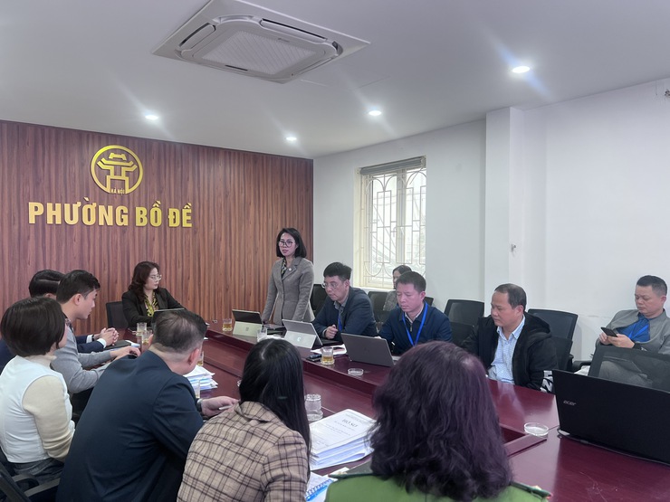 Đoàn kiểm tra liên ngành Thành phố kiểm tra công tác an toàn thực phẩm dịp Tết và Lễ hội Xuân năm 2026 tại phường Bồ Đề- Ảnh 2.