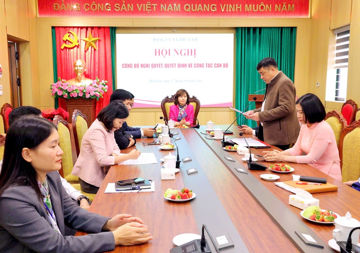 ĐẢNG ỦY XÃ THƯ LÂM CÔNG BỐ QUYẾT ĐỊNH VỀ CÔNG TÁC CÁN BỘ- Ảnh 2.