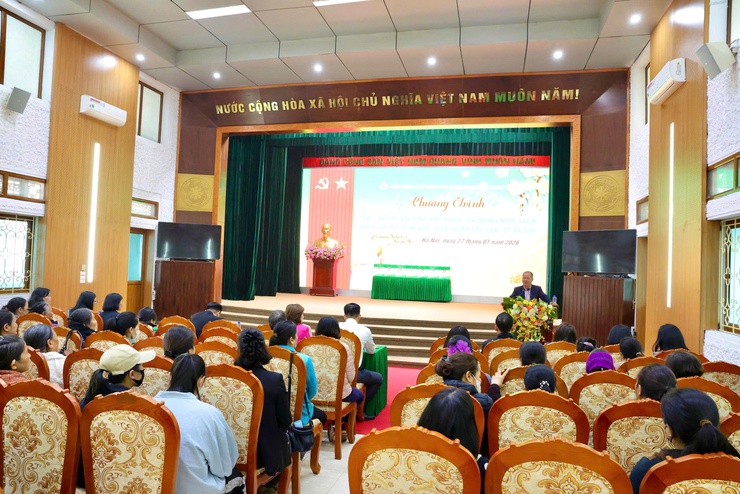 HỘI LIÊN HIỆP PHỤ NỮ XÃ THƯ LÂM PHỐI HỢP NGÂN HÀNG CHÍNH SÁCH XÃ HỘI TRAO QUÀ TẾT XUÂN BÍNH NGỌ NĂM 2026- Ảnh 5.