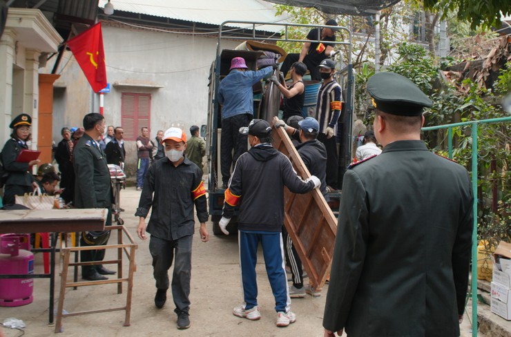 TỔ CHỨC CƯỠNG CHẾ BÀN GIAO TÀI SẢN TẠI XÃ TÂY PHƯƠNG- Ảnh 6.