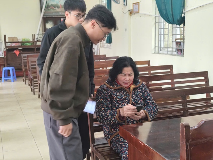 SƠN TÂY RA QUÂN ĐỘI SINH VIÊN FPT HỖ TRỢ CHUYỂN ĐỔI SỐ CỘNG ĐỒNG- Ảnh 1.