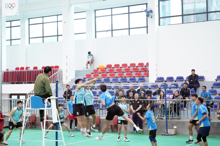 Phường Chương Mỹ tổ chức giải bóng chuyền hơi chào mừng thành công Đại hội đại biểu toàn quốc lần thứ XIV của Đảng- Ảnh 9.