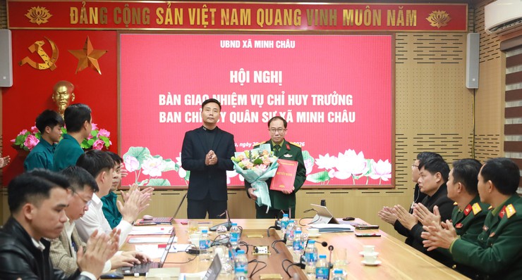 UBND xã Minh Châu tổ chức hội nghị bàn giao nhiệm vụ chỉ huy trưởng Ban Chỉ huy quân sự xã Minh Châu- Ảnh 1.