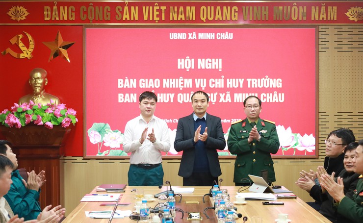UBND xã Minh Châu tổ chức hội nghị bàn giao nhiệm vụ chỉ huy trưởng Ban Chỉ huy quân sự xã Minh Châu- Ảnh 2.
