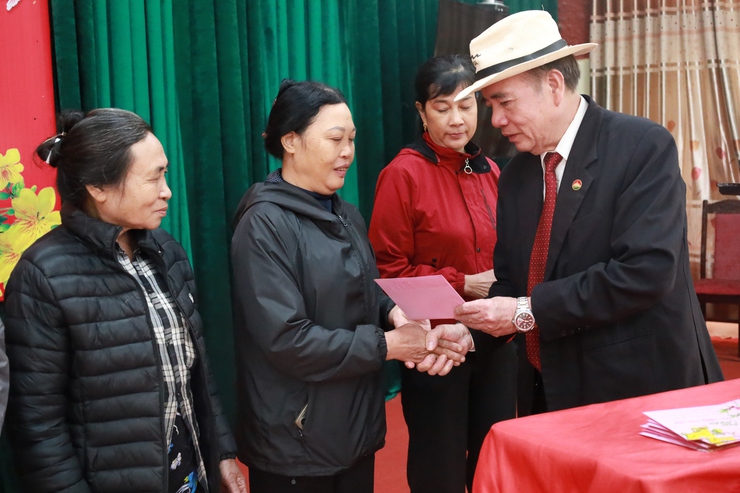 Đảng ủy – HĐND – UBND – Ủy ban MTTQ Việt Nam xã Minh Châu tổ chức chương trình trao quà Tết cho hộ cận nghèo nhân dịp Xuân Bính Ngọ 2026- Ảnh 5.