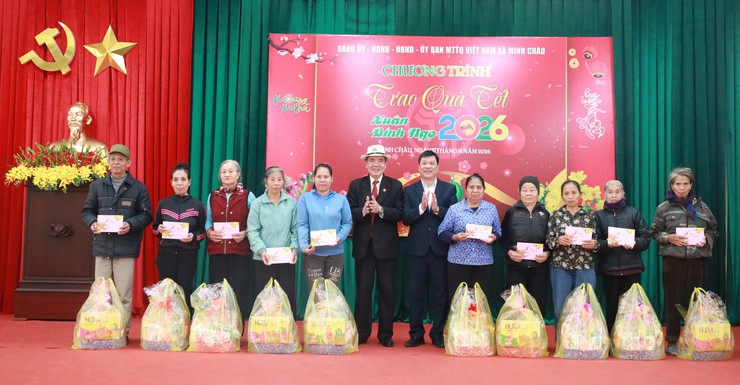 Đảng ủy – HĐND – UBND – Ủy ban MTTQ Việt Nam xã Minh Châu tổ chức chương trình trao quà Tết cho hộ cận nghèo nhân dịp Xuân Bính Ngọ 2026- Ảnh 4.