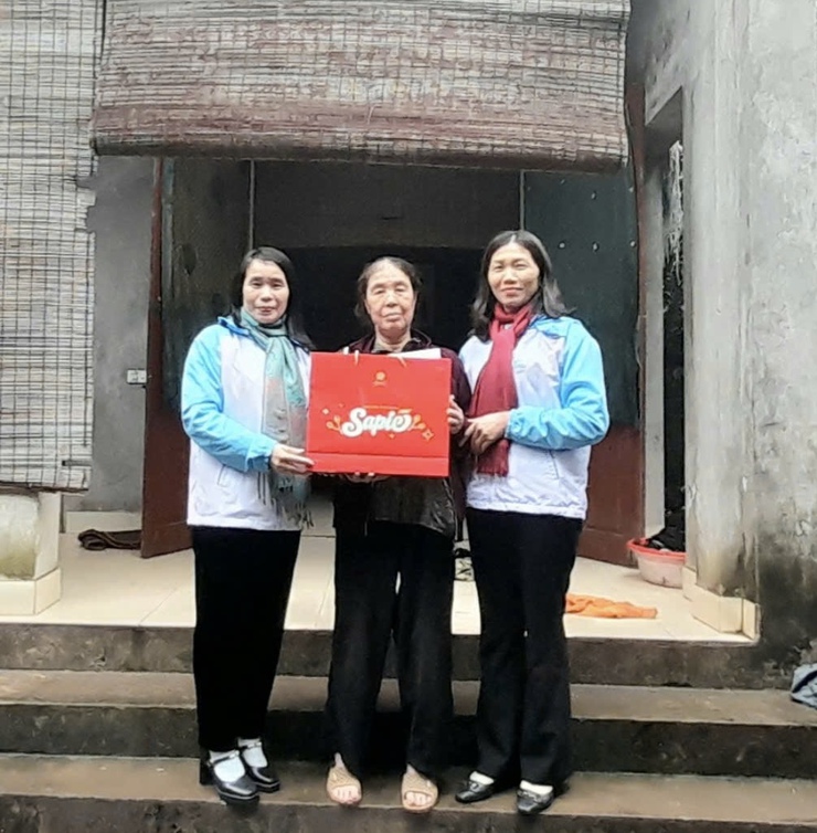 Hội LHPN xã Phúc Lộc thăm, tặng quà các gia đình hội viên phụ nữ nhân dịp Tết Nguyên đán Bính Ngọ 2026- Ảnh 1.