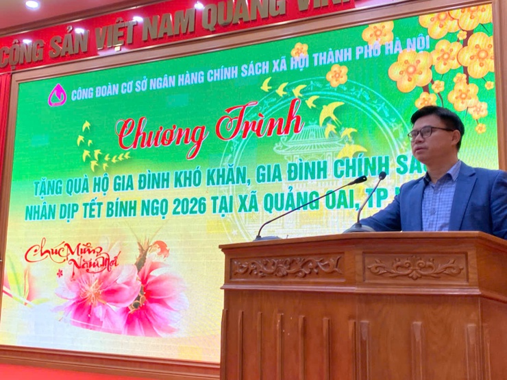 Công đoàn Ngân hàng Chính sách xã hội thành phố Hà Nội trao gửi nghĩa tình, đem Tết an vui tới những hoàn cảnh khó khăn, gia đình chính sách tại xã Quảng Oai- Ảnh 3.