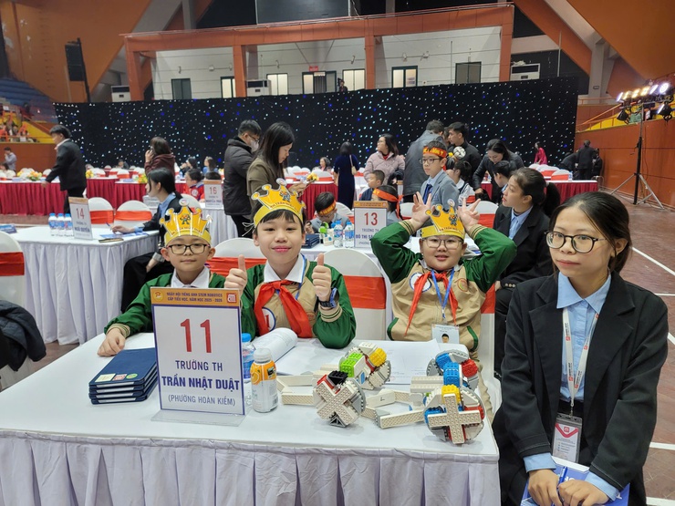 Học sinh Trần Nhật Duật tự hào tỏa sáng tại vòng Chung khảo trên sân chơi trí tuệ giải thi Stem Robotics cấp Thành phố năm học 2025 - 2026- Ảnh 9.