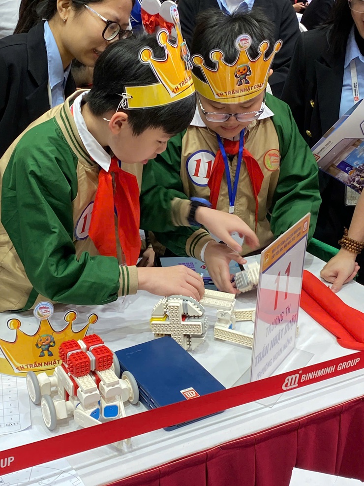 Học sinh Trần Nhật Duật tự hào tỏa sáng tại vòng Chung khảo trên sân chơi trí tuệ giải thi Stem Robotics cấp Thành phố năm học 2025 - 2026- Ảnh 8.