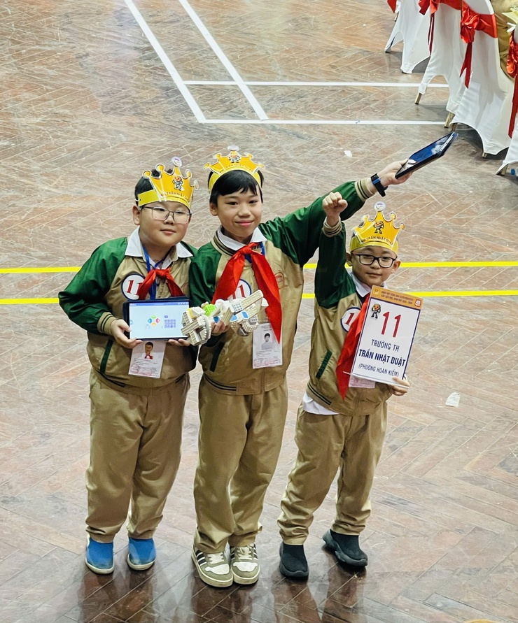 Học sinh Trần Nhật Duật tự hào tỏa sáng tại vòng Chung khảo trên sân chơi trí tuệ giải thi Stem Robotics cấp Thành phố năm học 2025 - 2026- Ảnh 7.