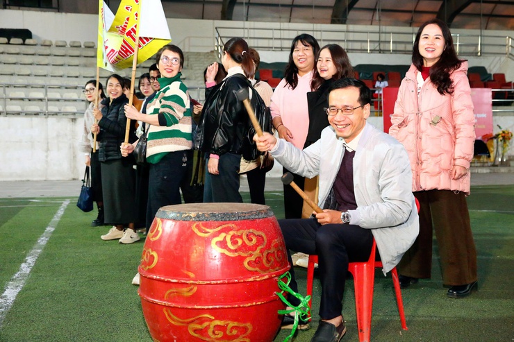 Phường Ô Chợ Dừa bế mạc giải bóng đá chào mừng đại hội đảng toàn quốc lần thứ XIV, kỷ niệm 96 năm ngày thành lập Đảng cộng sản Việt Nam – mừng xuân Bính Ngọ 2026- Ảnh 4.