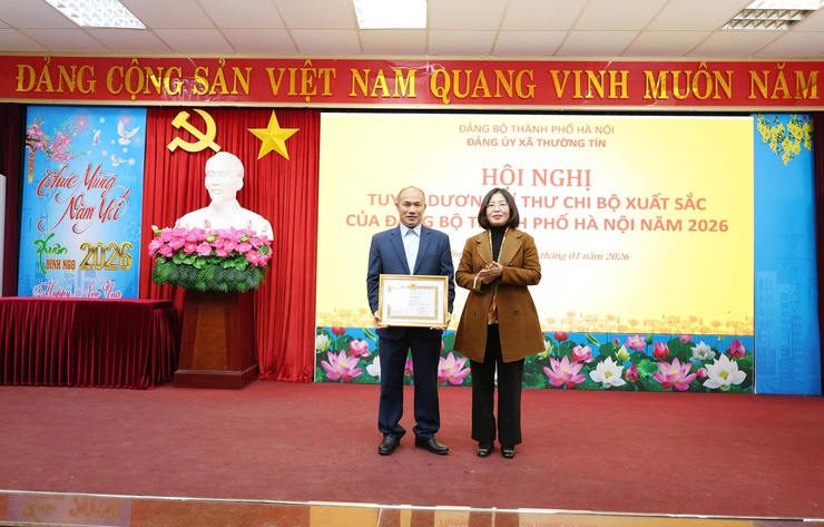 43 đảng viên Đảng bộ xã Thường Tín được trao tặng Huy hiệu Đảng đợt 03/02/2026- Ảnh 8.