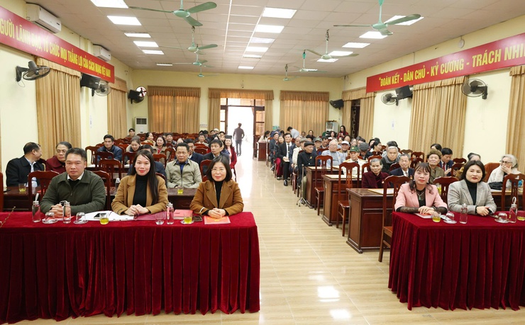 43 đảng viên Đảng bộ xã Thường Tín được trao tặng Huy hiệu Đảng đợt 03/02/2026- Ảnh 1.