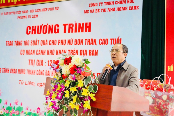 Hội LHPN phường phối hợp cùng Công ty TNHH Homecare tặng quà cho phụ nữ cao tuổi, cô đơn, có hoàn cảnh khó khăn trên địa bàn phường
	
- Ảnh 2.